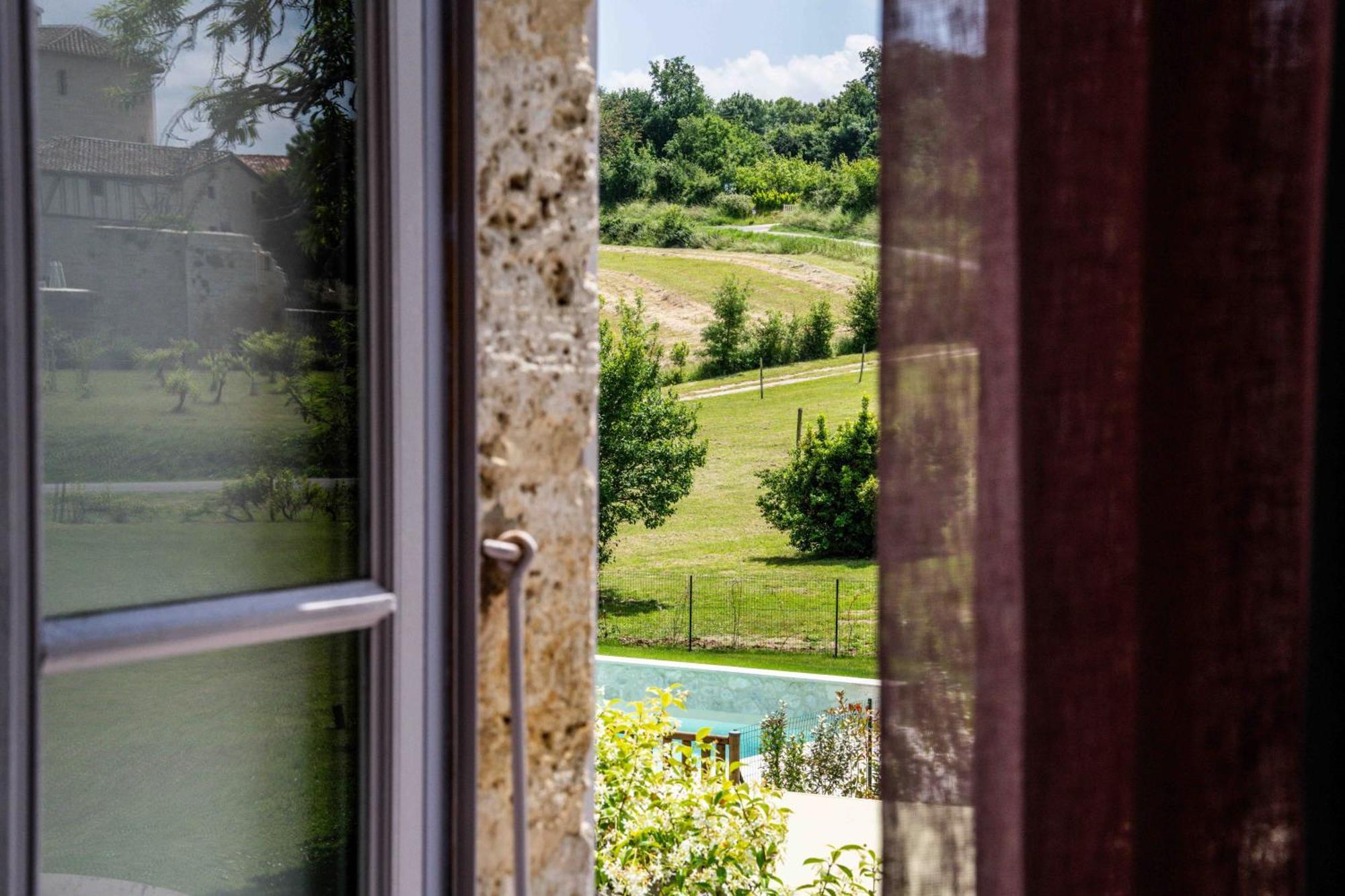 Logis L'Auberge De Larressingle Exterior photo